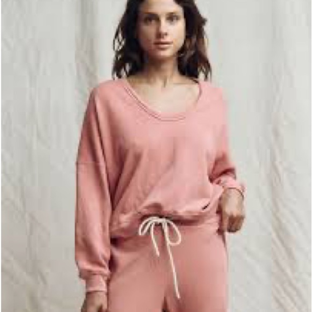 The great u-neck teammate sweatshirt in rose.  Size 2.